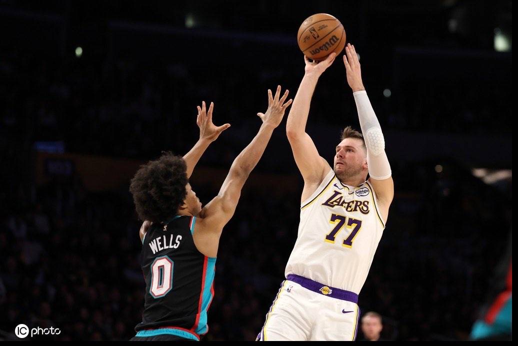 东契奇36+9+8詹姆斯26+7+10 湖人逆转灰熊